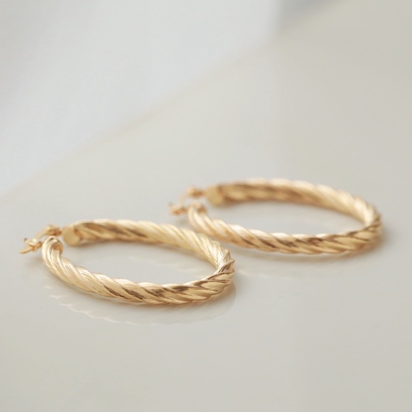 Nolita Hoops | 18k Gold Filled - Picture 3 of 6